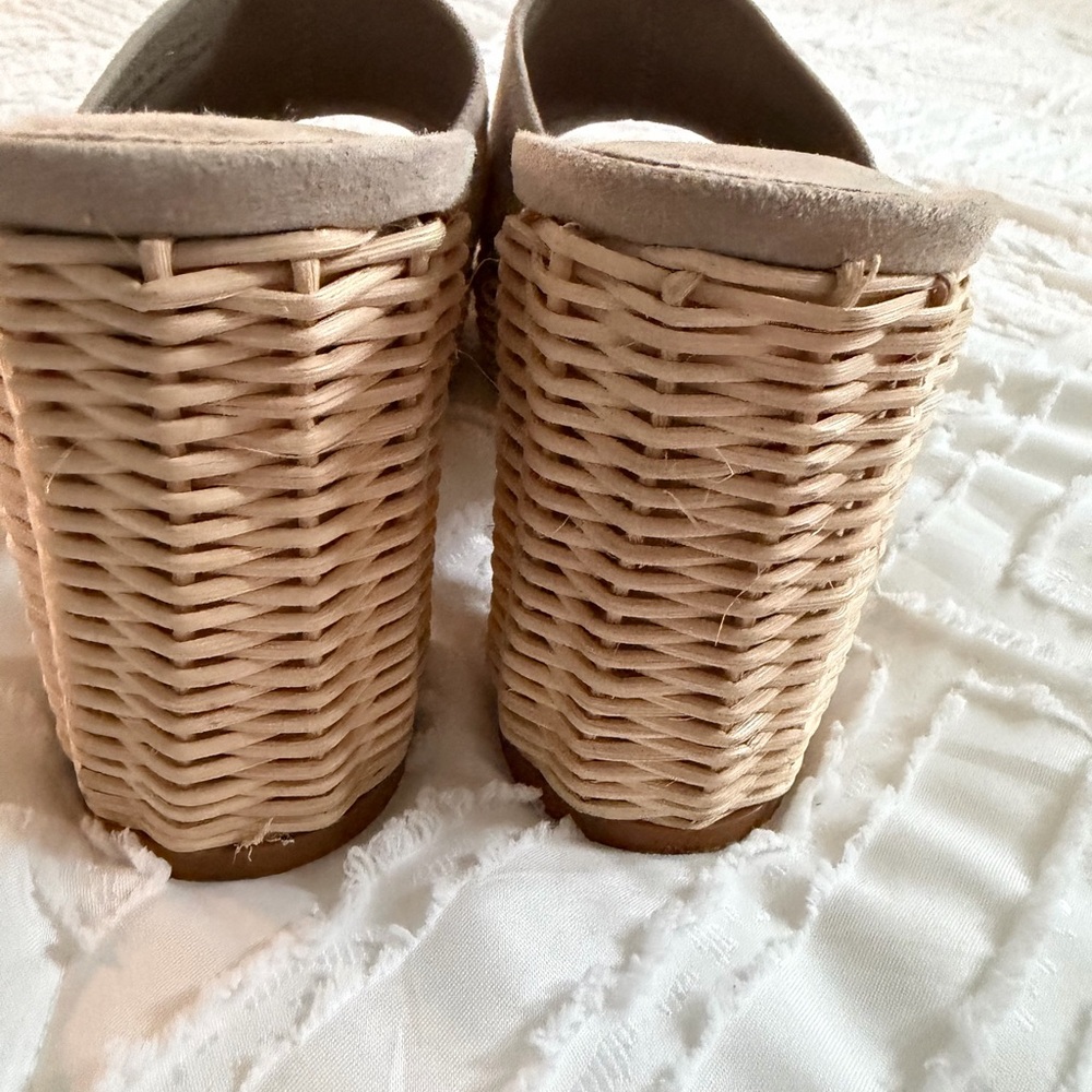 Jeffrey Campbell Neutral Beige Suede Slide Mules - Picture 3 of 3